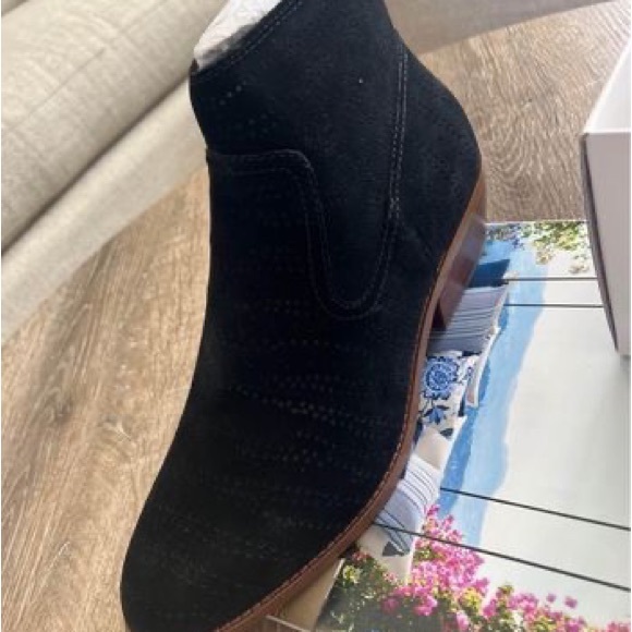 1 State ankle booties brand new in box. Size 11. - Picture 2 of 4